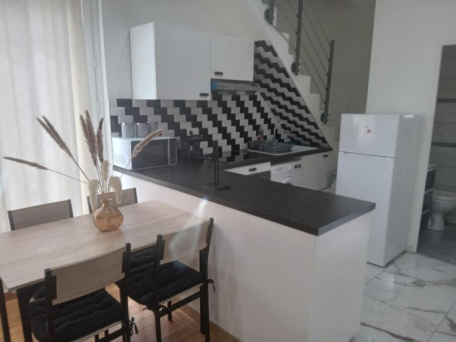 Joli Appartement De Vacances エクアン エクステリア 写真